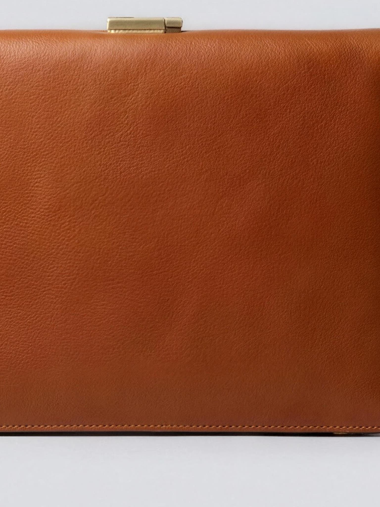 The Attaché, handle and hardware detail